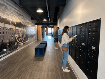 24/7 Mail & package lounge